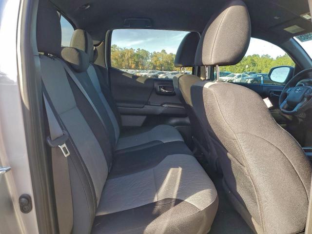 Toyota Tacoma Double Cab Image 8