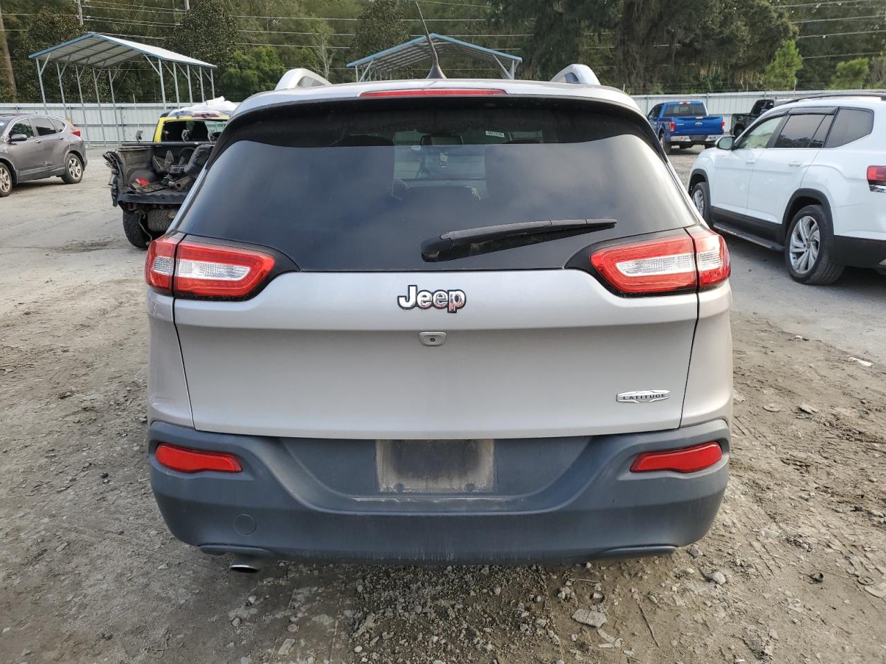 Jeep Grand Cherokee Latitude Image 3