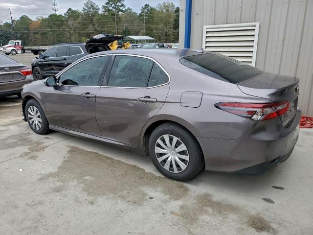 Toyota Camry Le Image 6