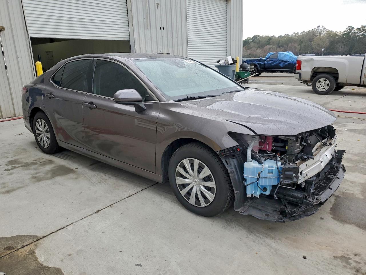 Toyota Camry Le Image 12