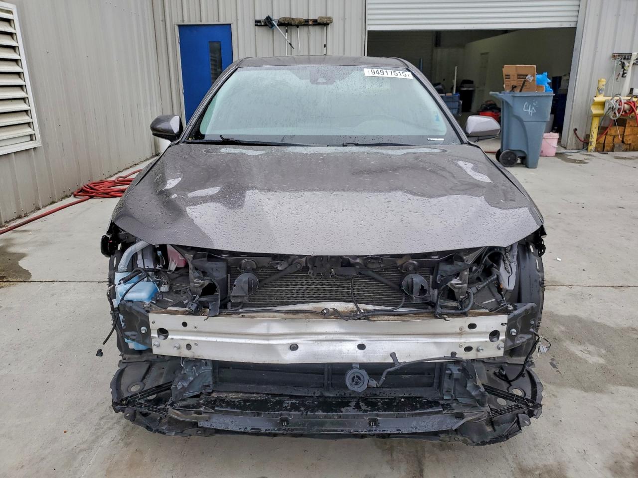 Toyota Camry Le Image 7