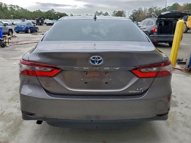Toyota Camry Le Image 4