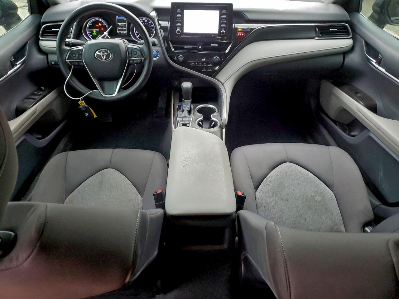 Toyota Camry Le Image 10