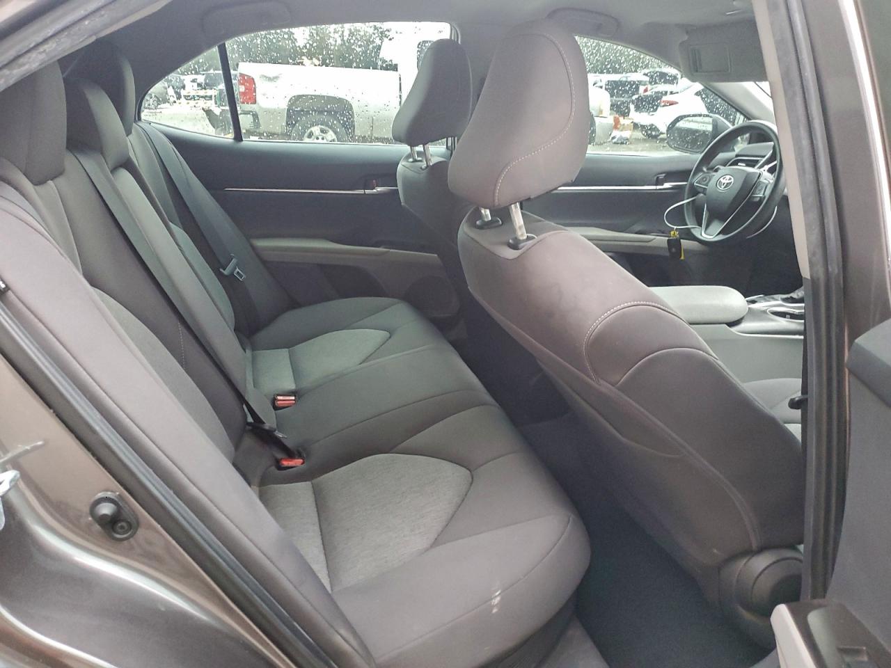 Toyota Camry Le Image 13