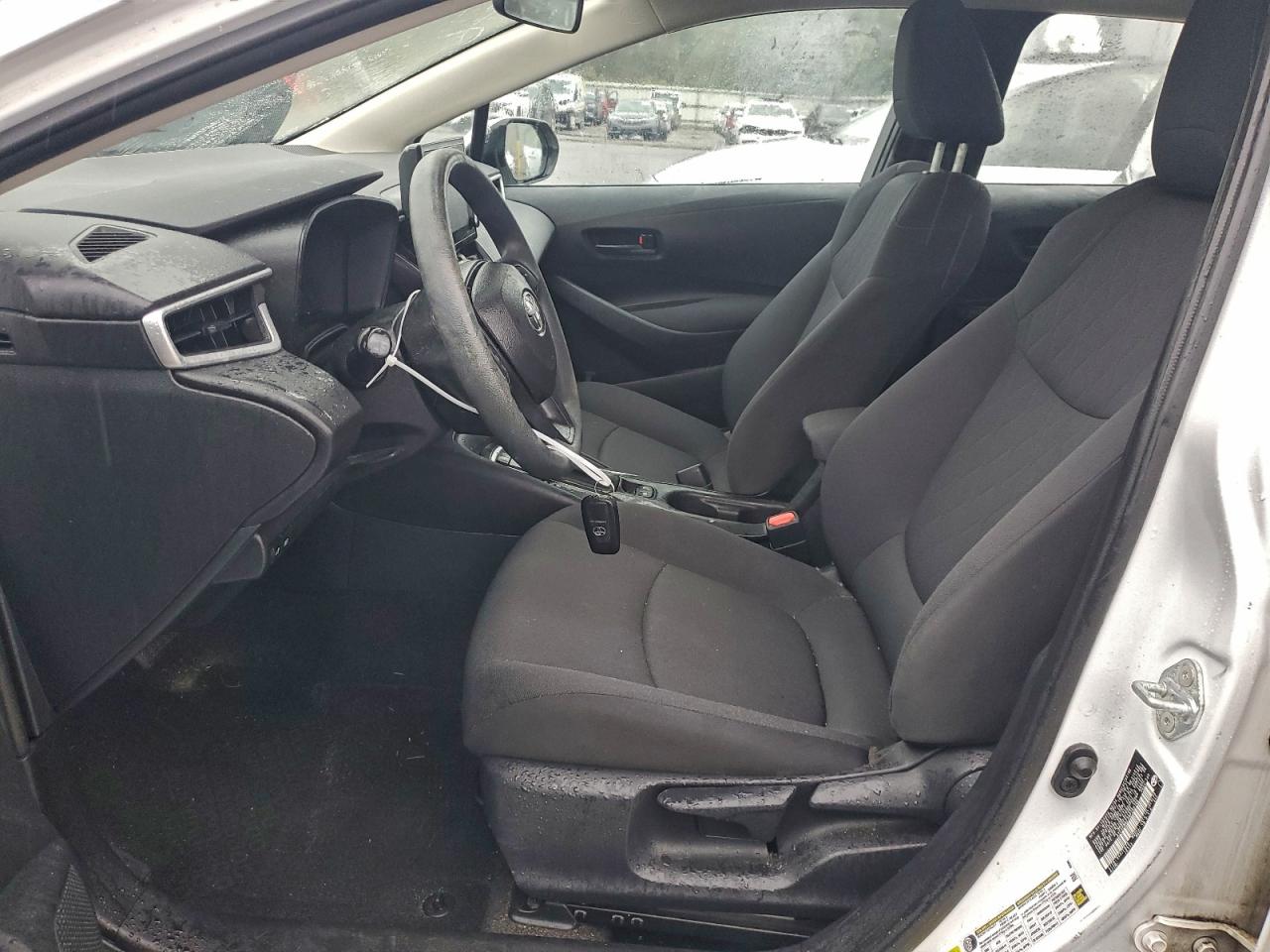 Toyota Corolla Le Image 9