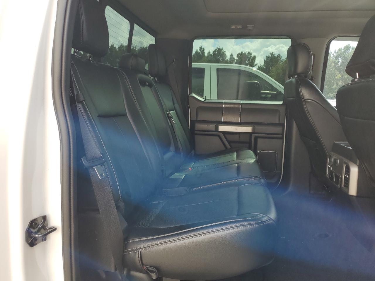 Ford F-450 Super Duty Image 7