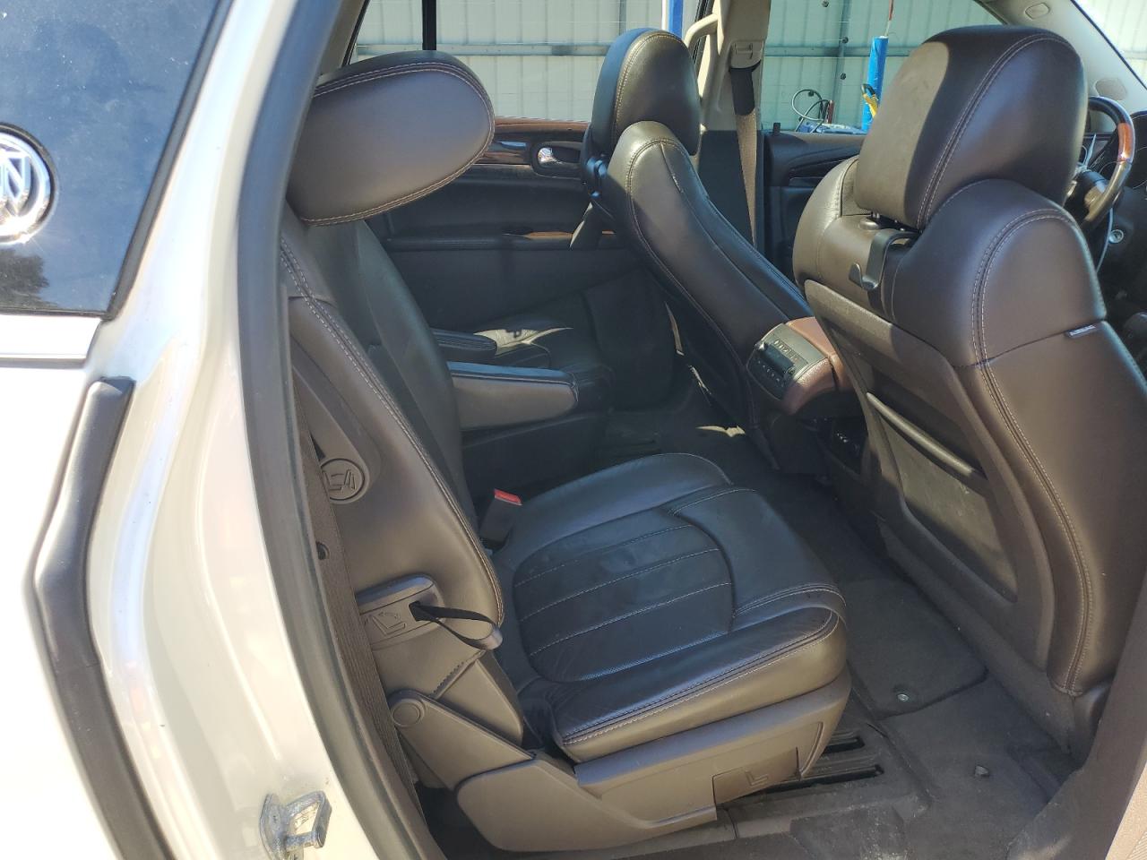 Buick Enclave Image 2