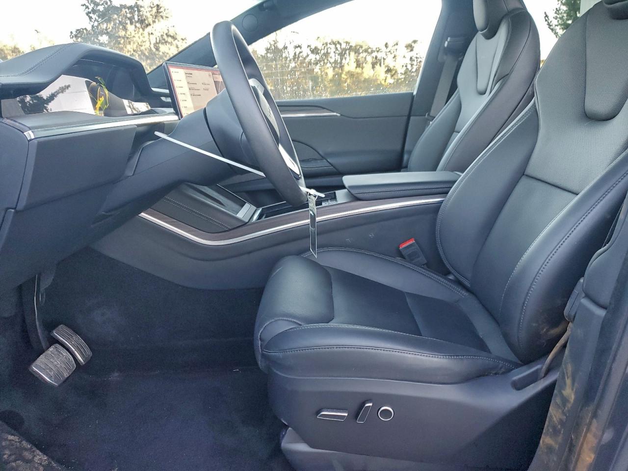 Tesla Model X Image 10