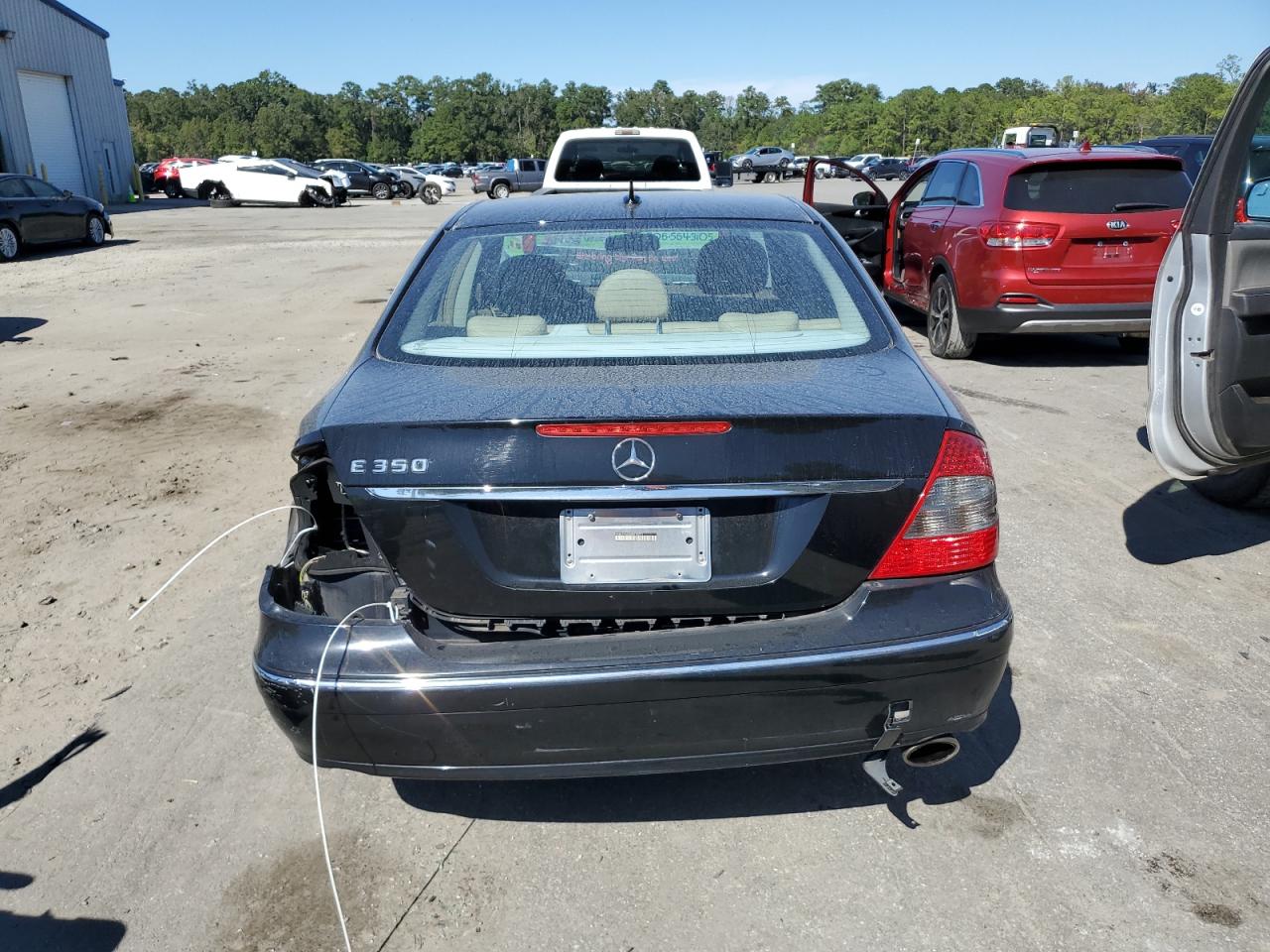 Mercedes-Benz E-Class 350 Image 9