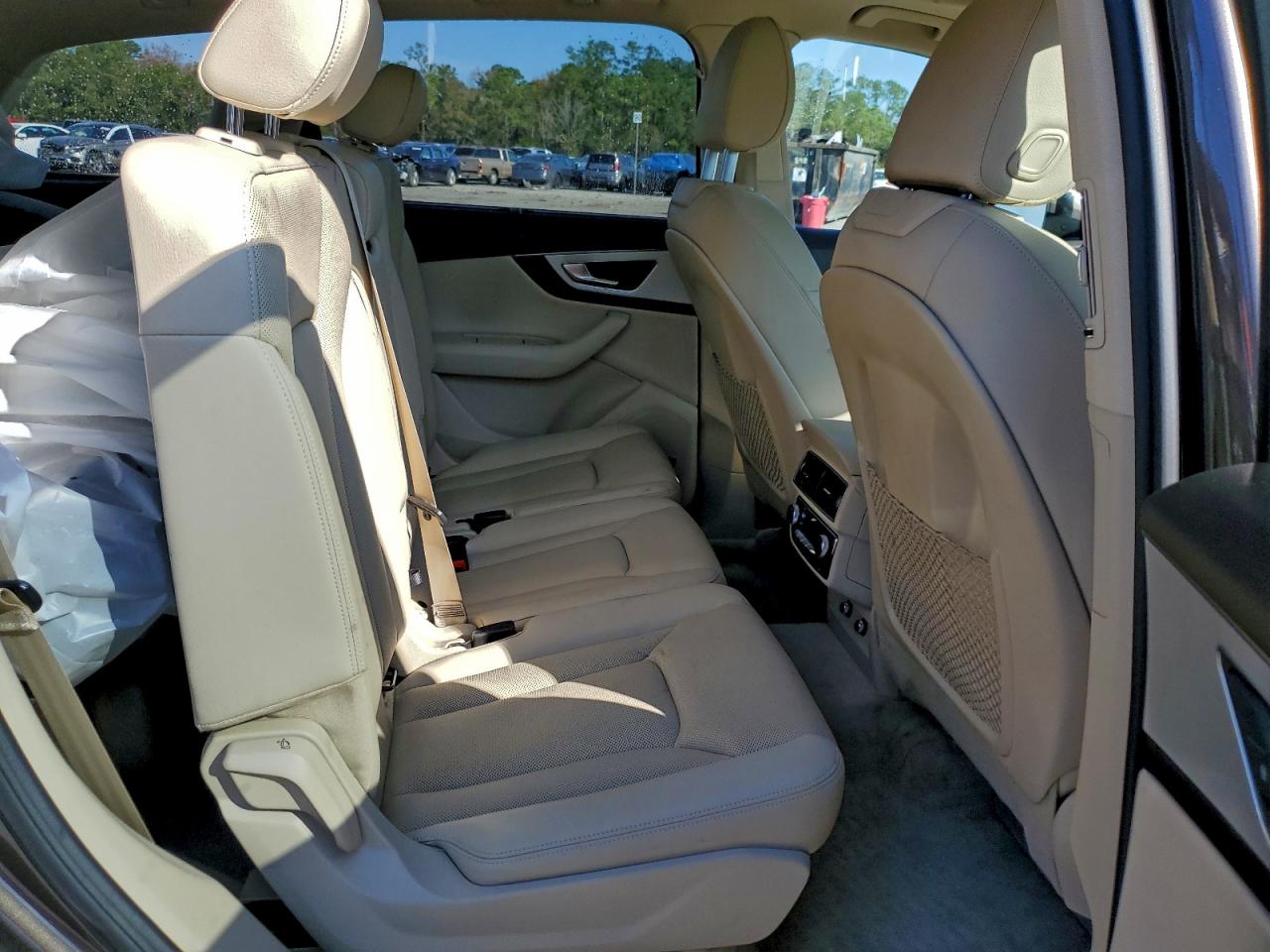 Audi Q7 Premium Plus Image 10