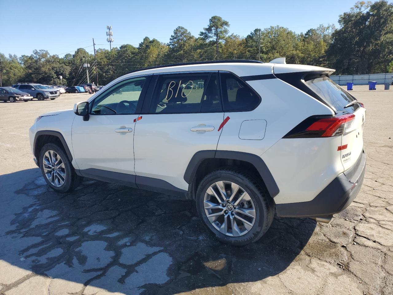 Toyota RAV4 Xle Premium Image 11