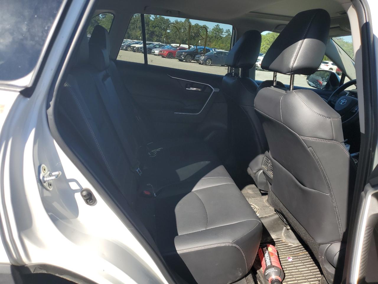 Toyota RAV4 Xle Premium Image 10