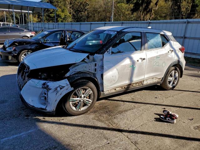  Salvage Nissan Kicks