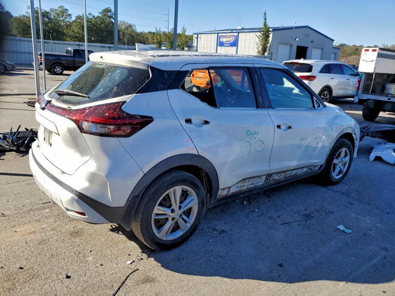 Nissan Kicks S Image 2