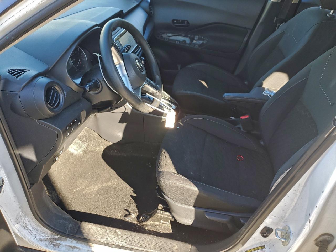 Nissan Kicks S Image 6