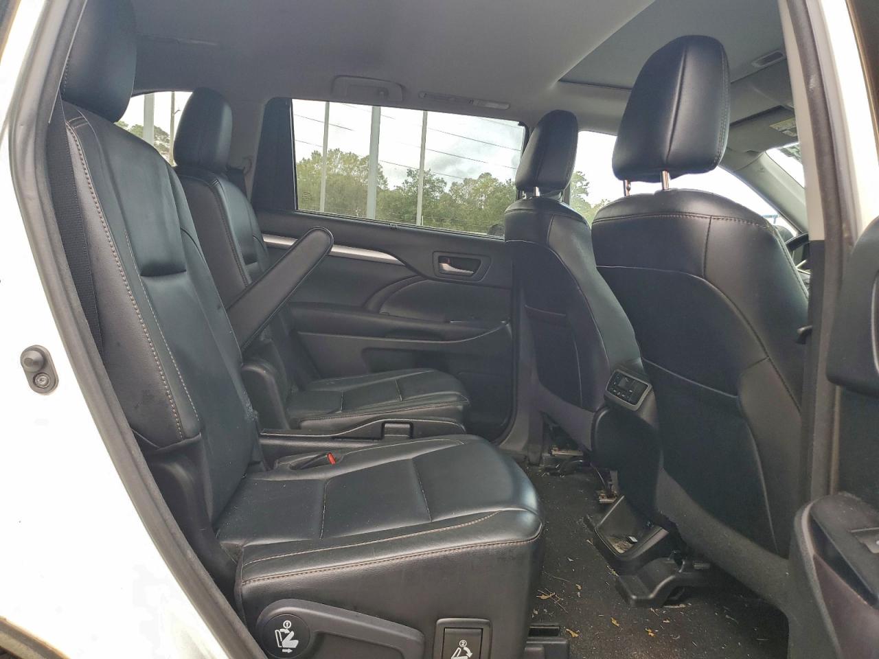 Toyota Highlander Se Image 6