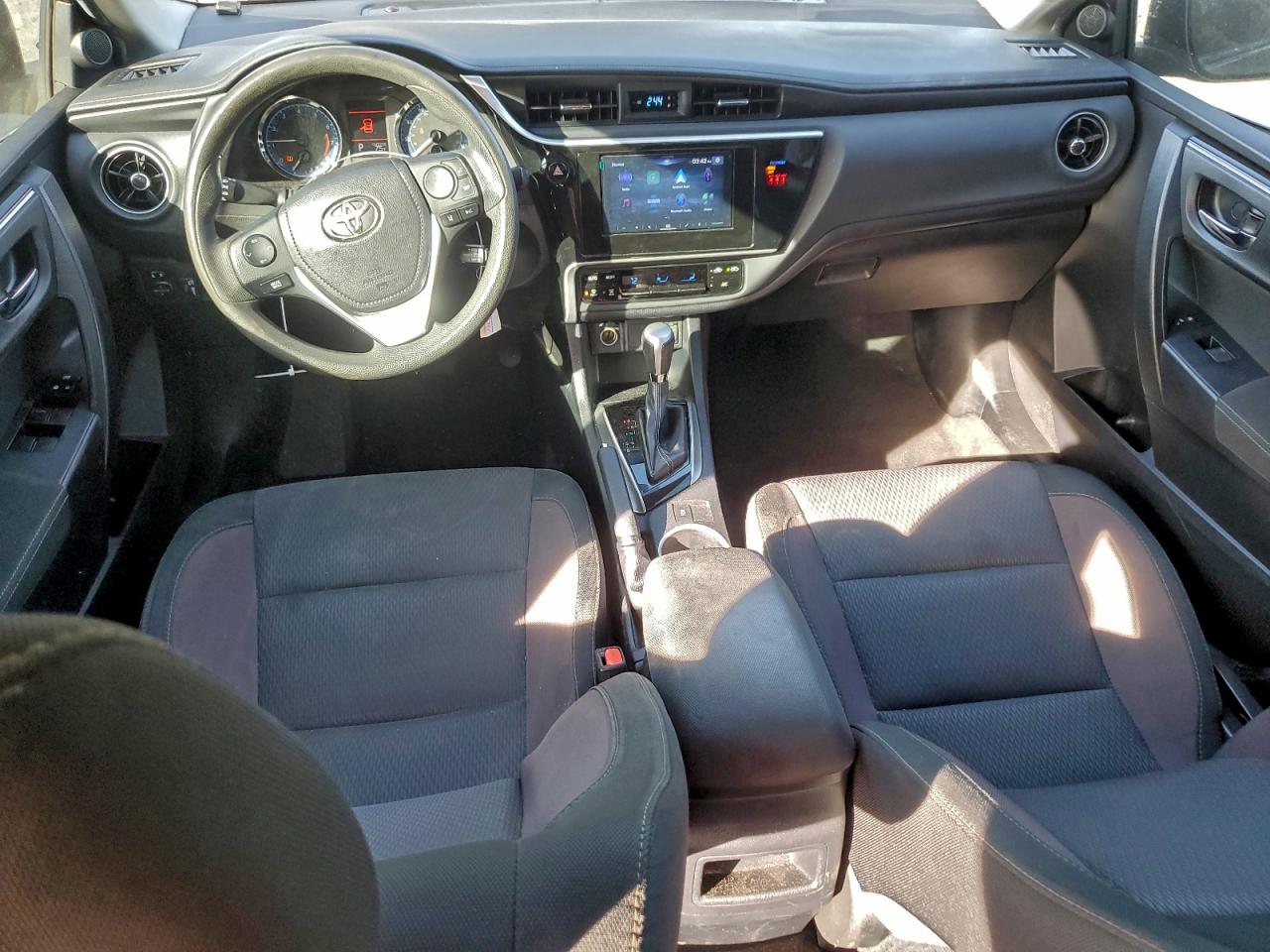 Toyota Corolla L Image 10