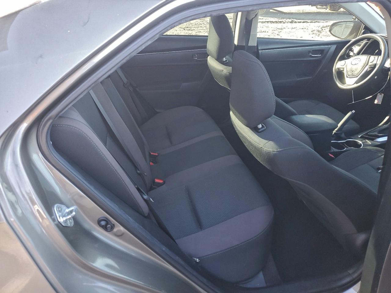 Toyota Corolla L Image 9