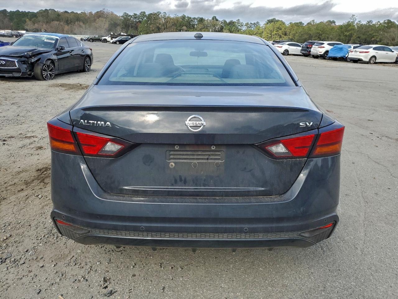 Nissan Altima Sv Image 2