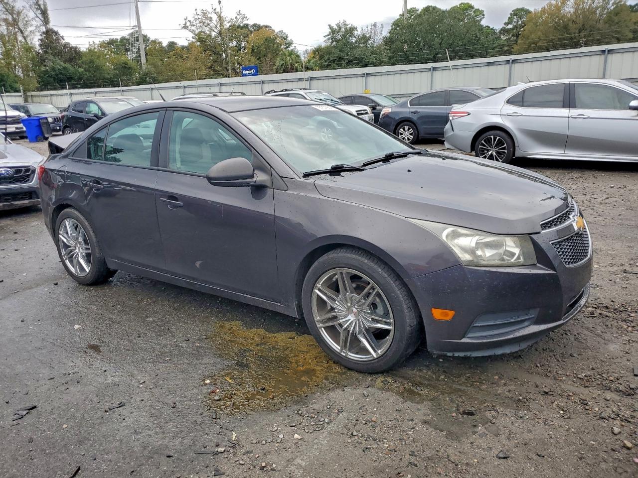 Chevrolet Cruze Ls Image 12