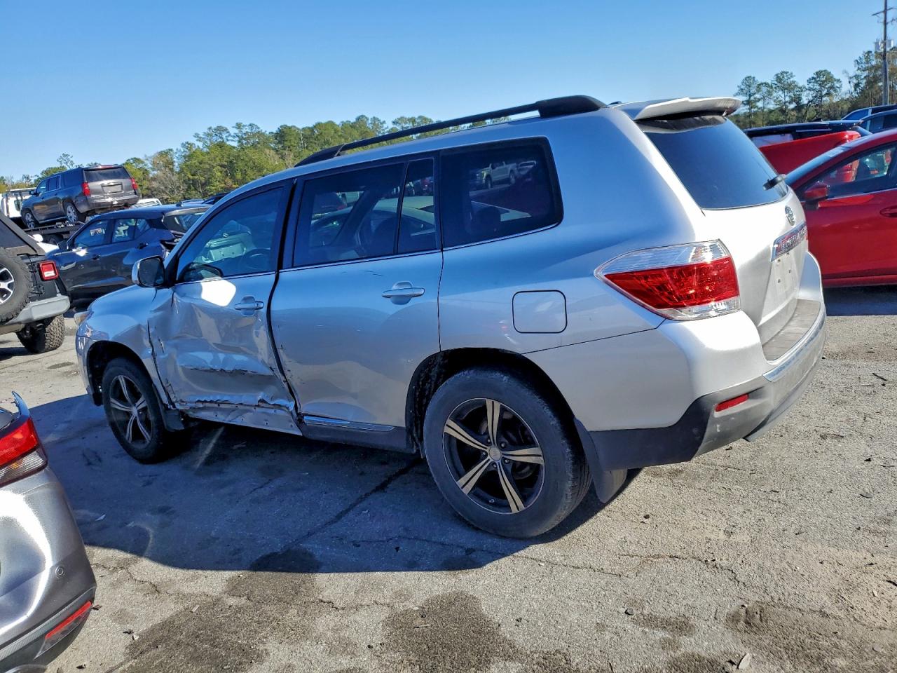 Toyota Highlander Base Image 2