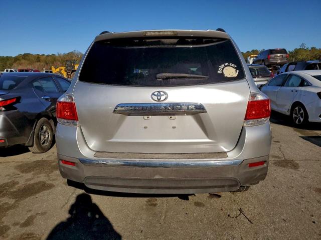 Toyota Highlander Base Image 5
