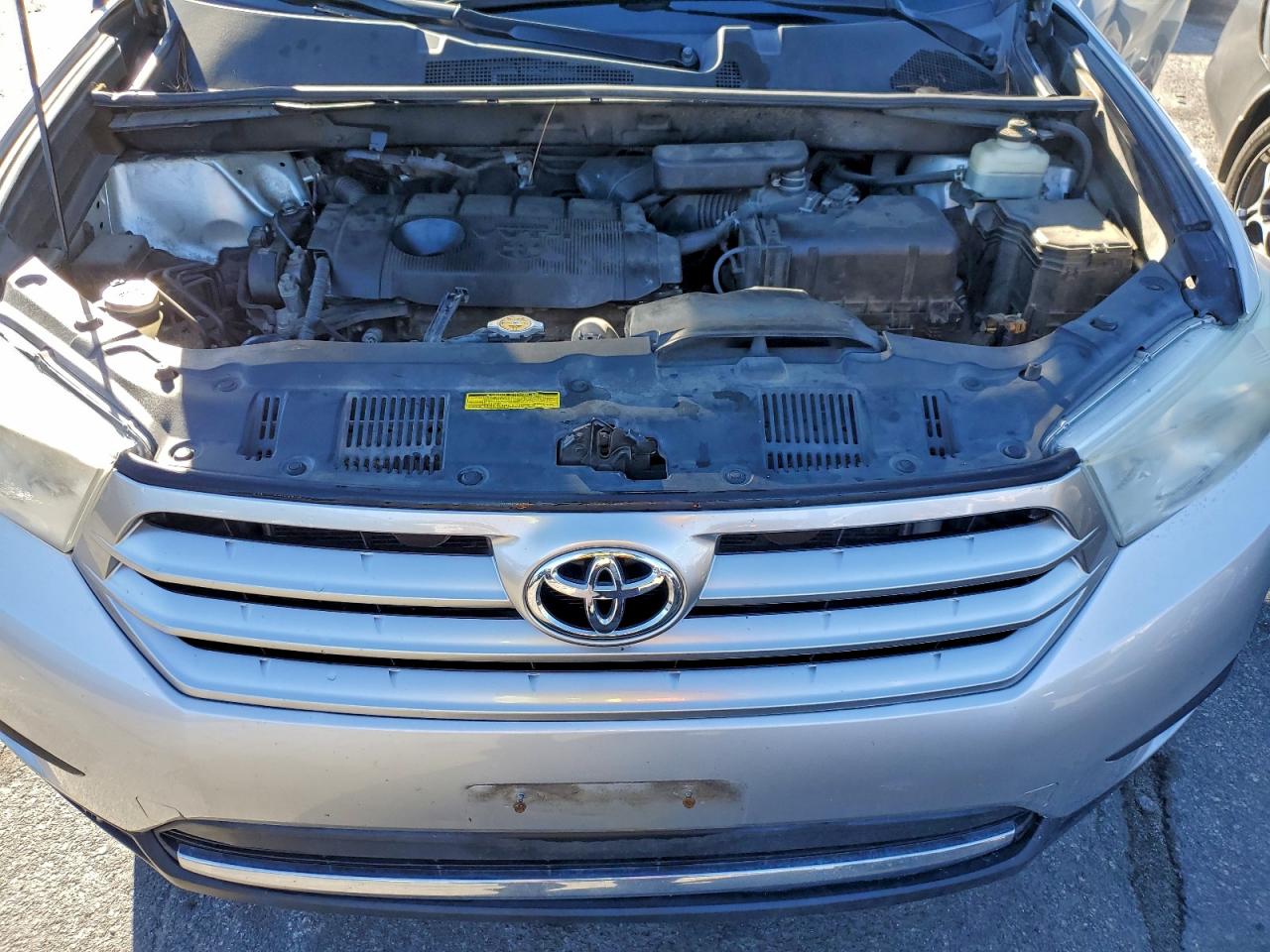 Toyota Highlander Base Image 12
