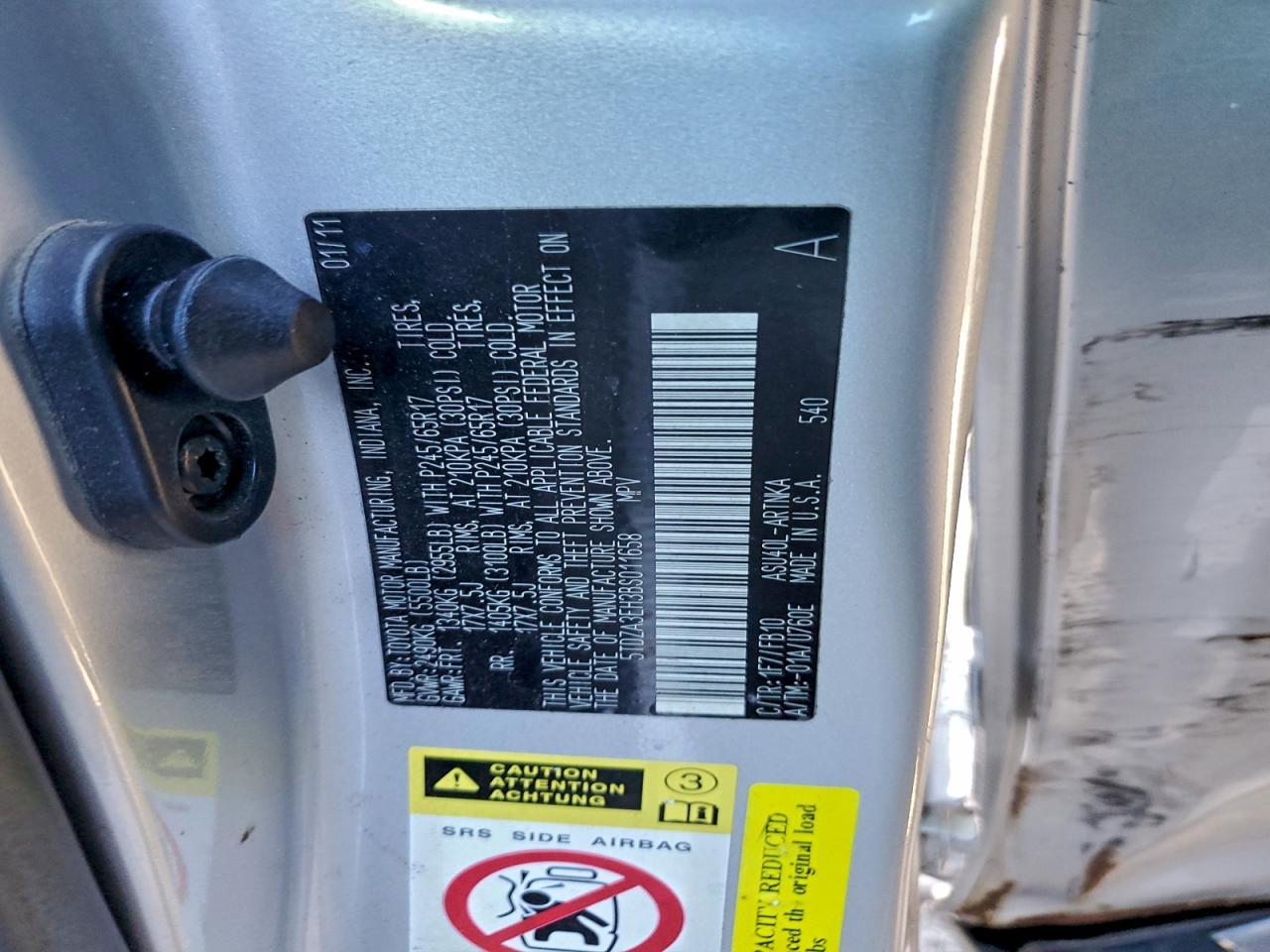 Toyota Highlander Base Image 11