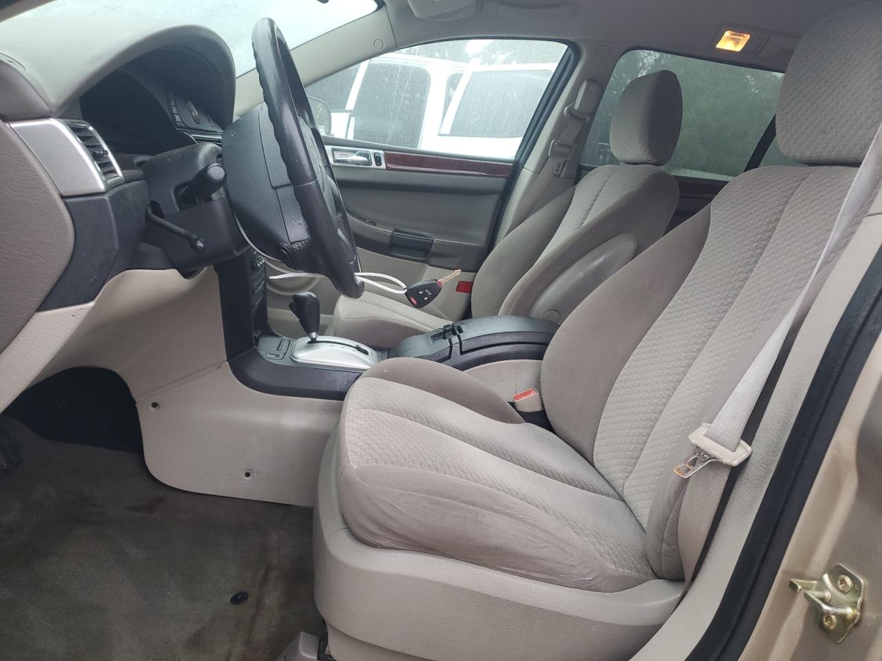 Chrysler Pacifica Image 3