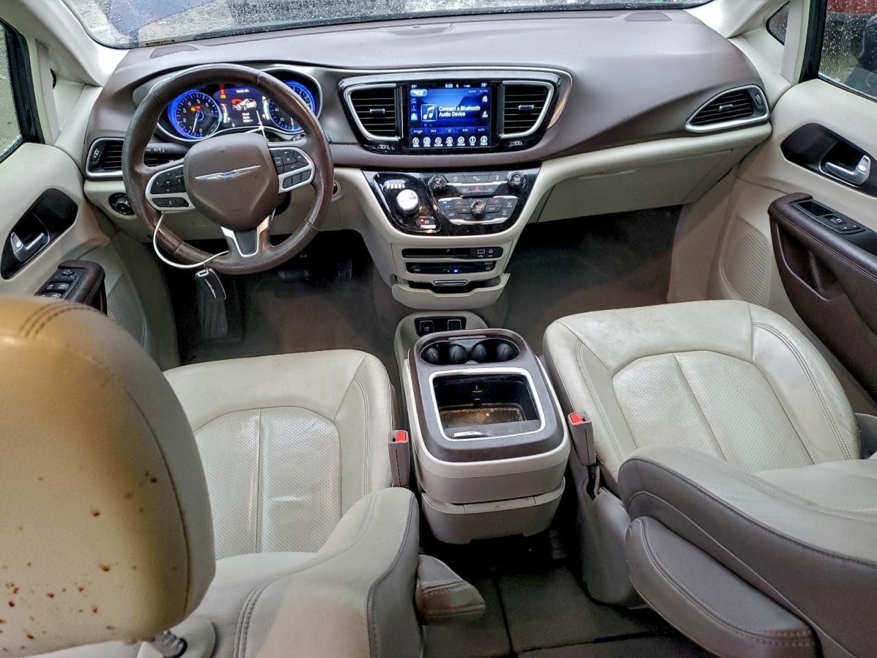 Chrysler Pacifica Touring L Plus Image 4