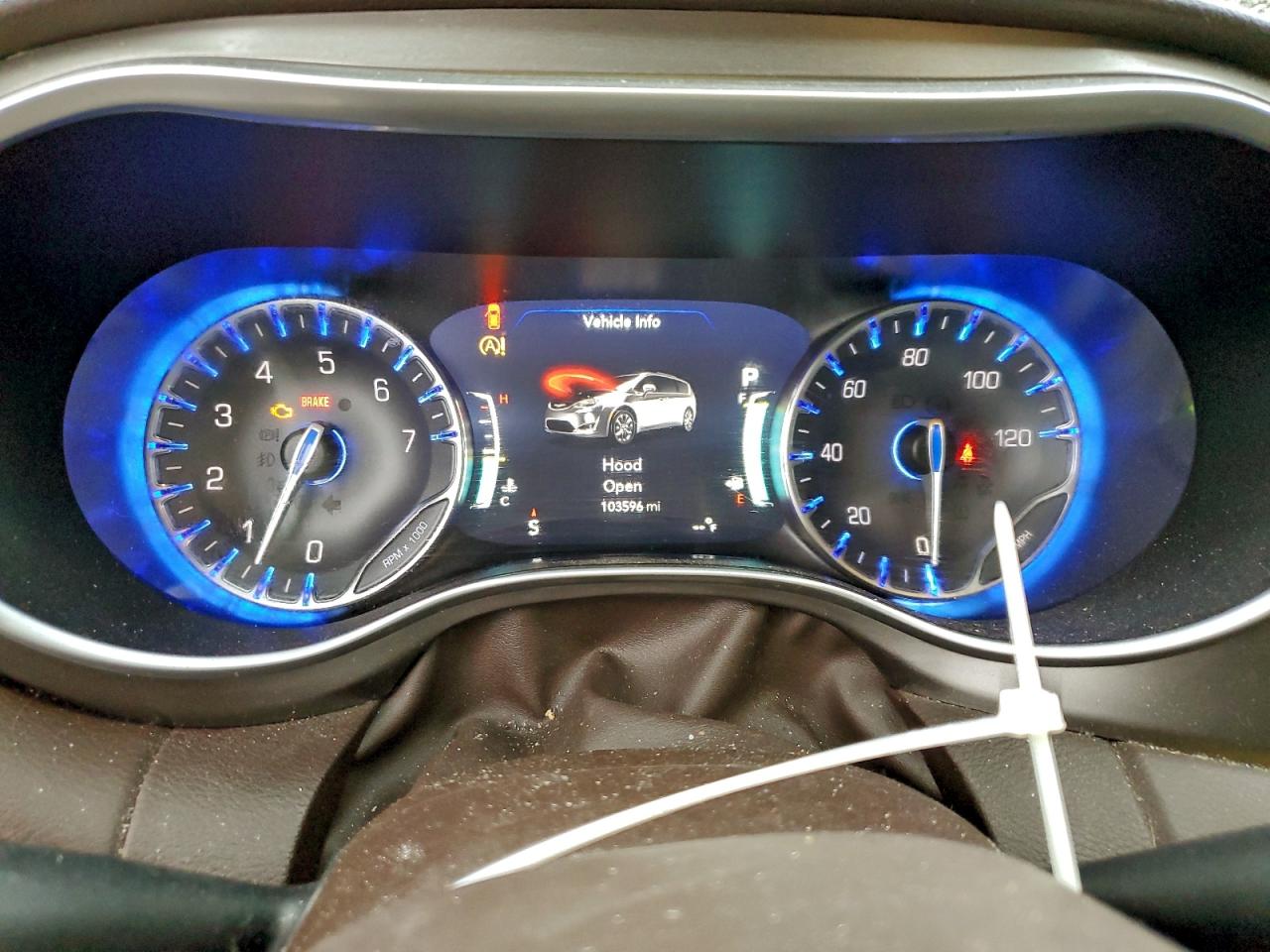 Chrysler Pacifica Touring L Plus Image 3