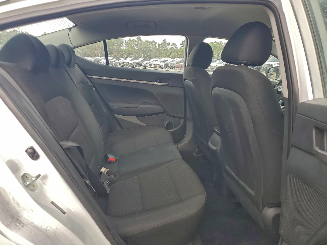 Hyundai ELANTRA Se Image 9