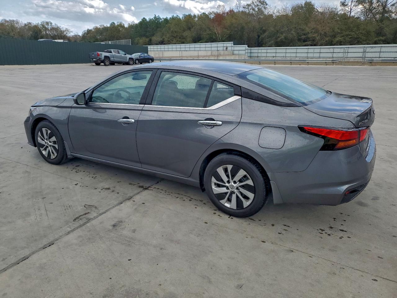 Nissan Altima S Image 2