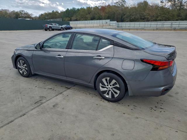 Nissan Altima S Image 2