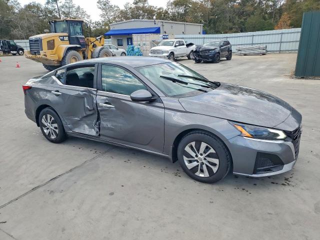 Nissan Altima S Image 10