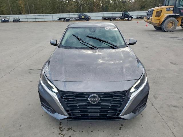 Nissan Altima S Image 9