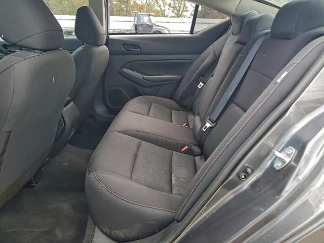 Nissan Altima S Image 5