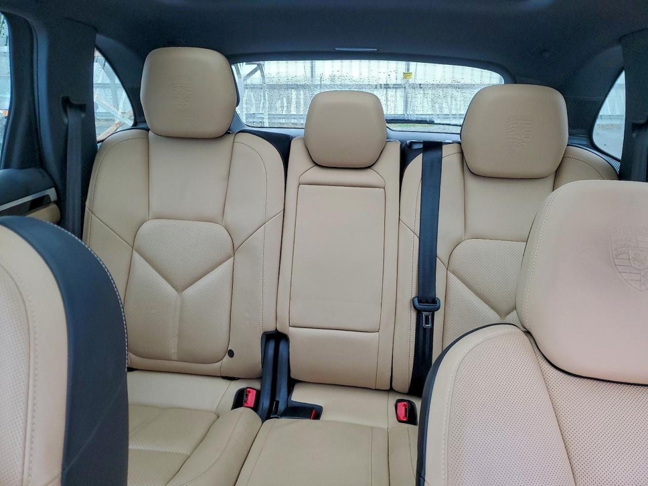 Porsche Cayenne Image 10