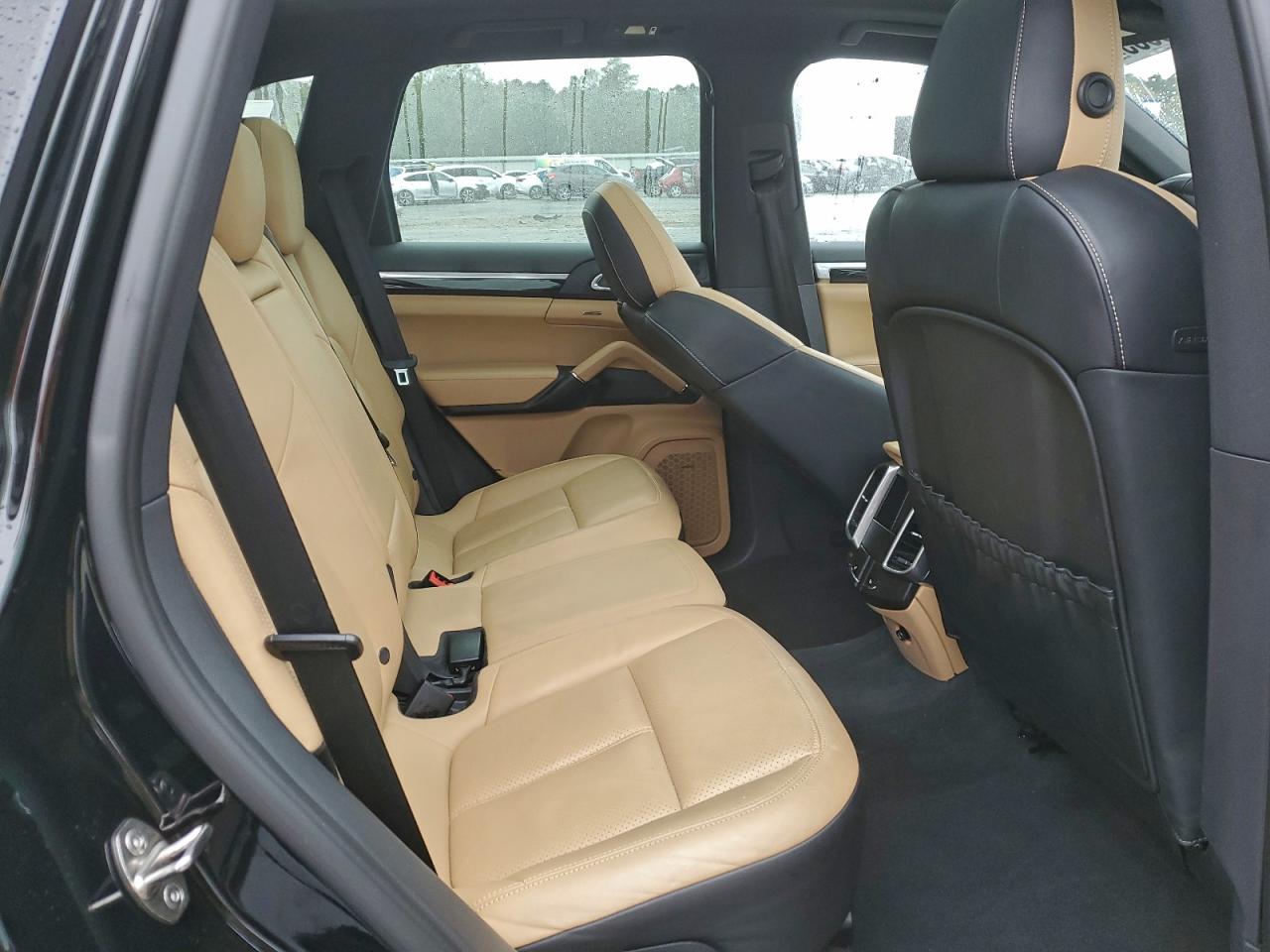 Porsche Cayenne Image 11