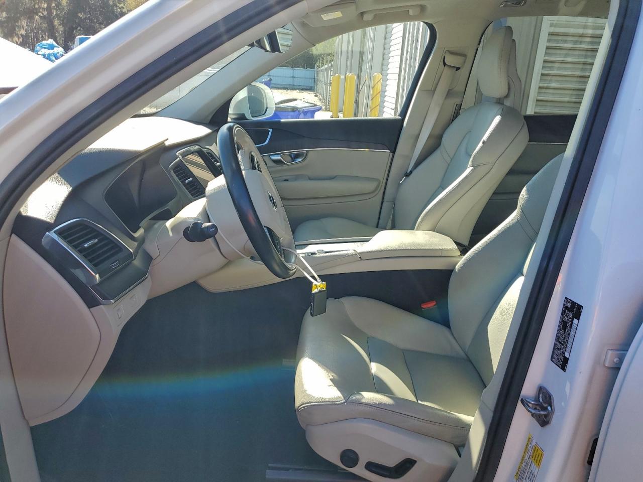 Volvo XC90 T5 Momentum Image 5