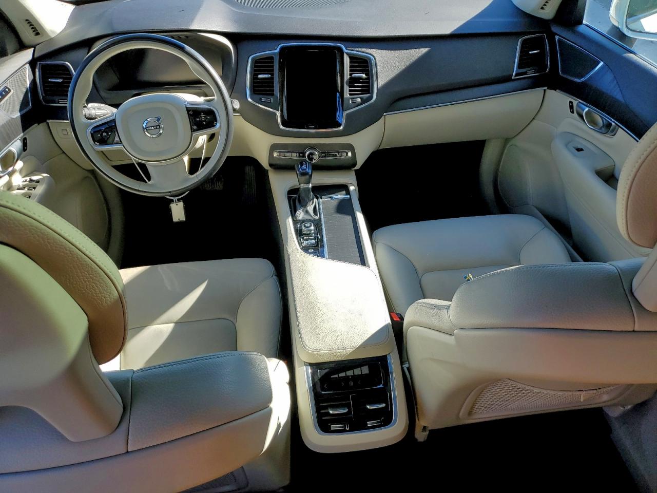 Volvo XC90 T5 Momentum Image 9