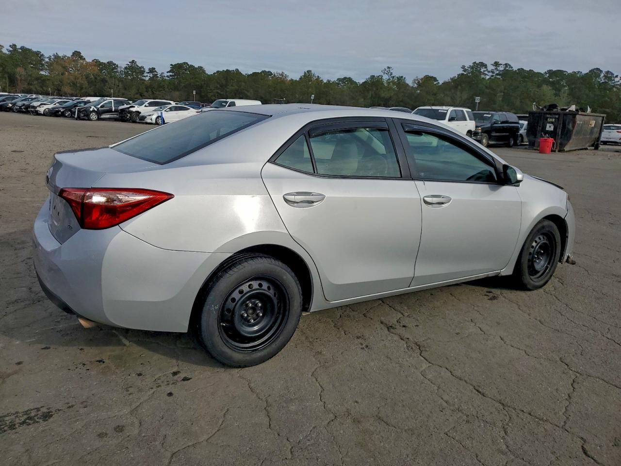 Toyota Corolla L Image 9