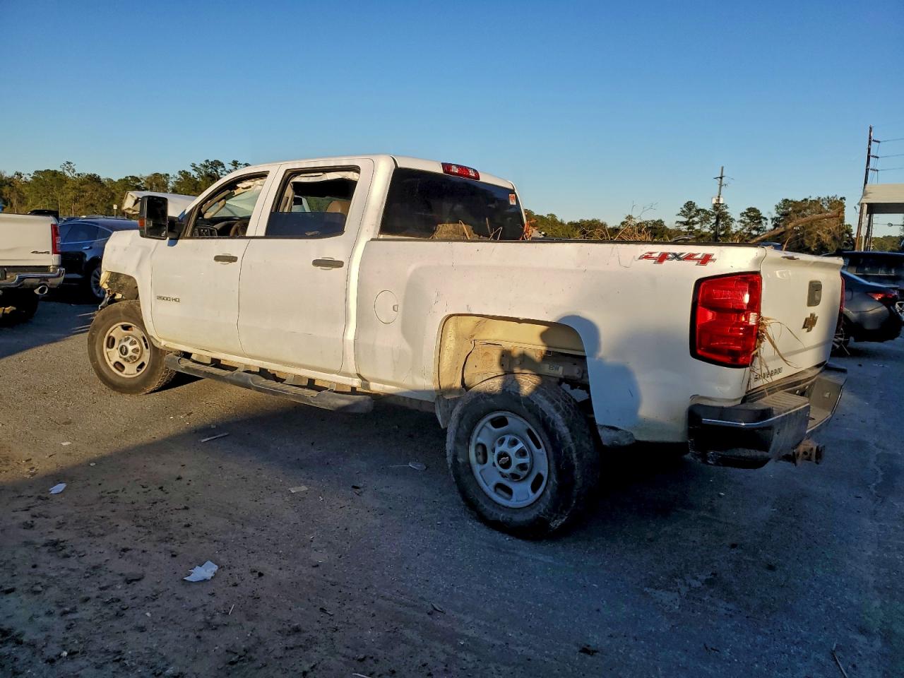 Chevrolet Silverado K2500 Heavy Duty Image 10