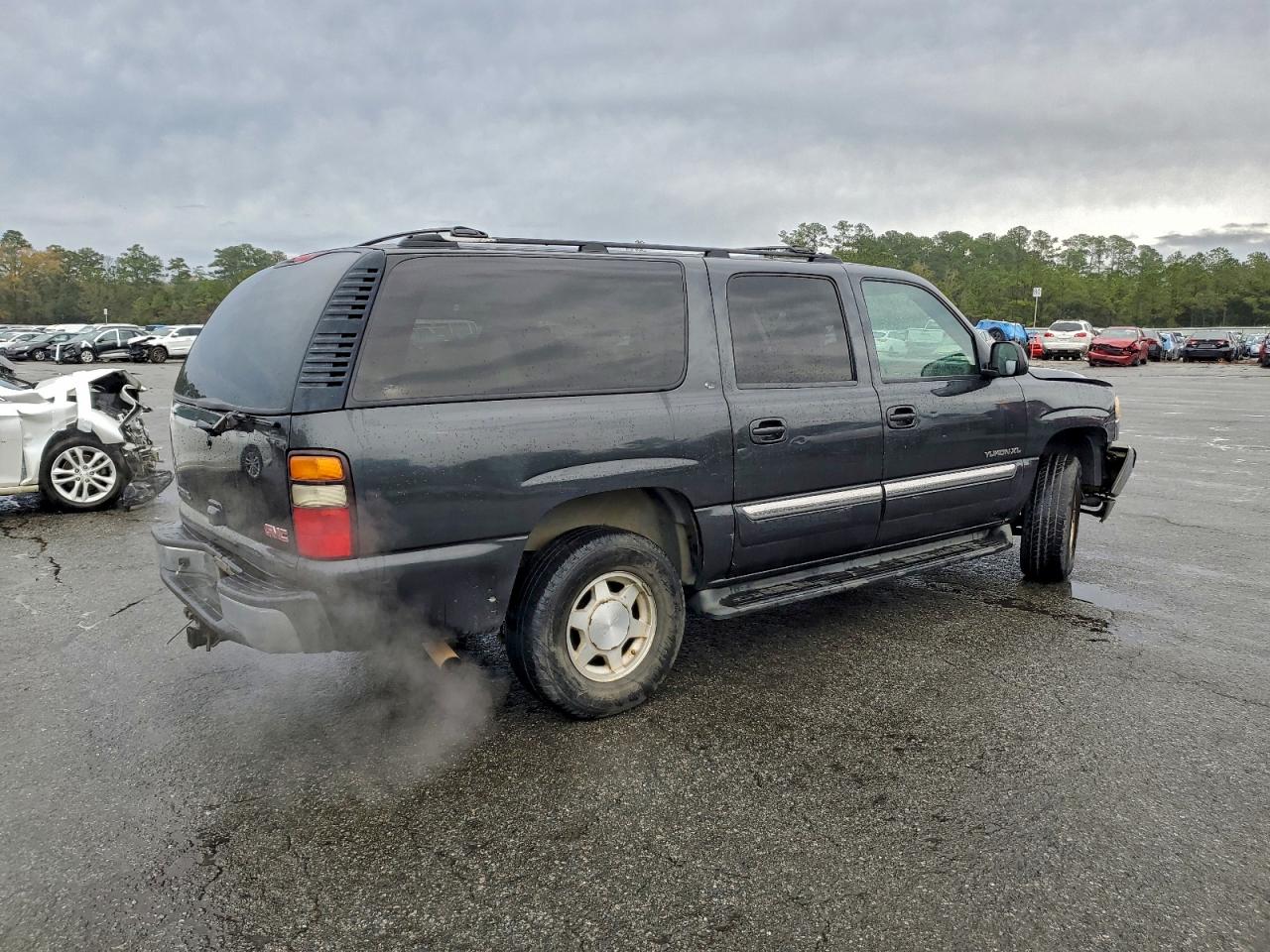 GMC Yukon C1500 Image 2