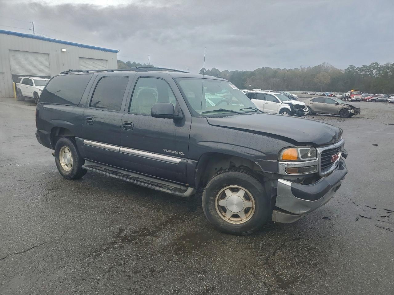 GMC Yukon C1500 Image 3