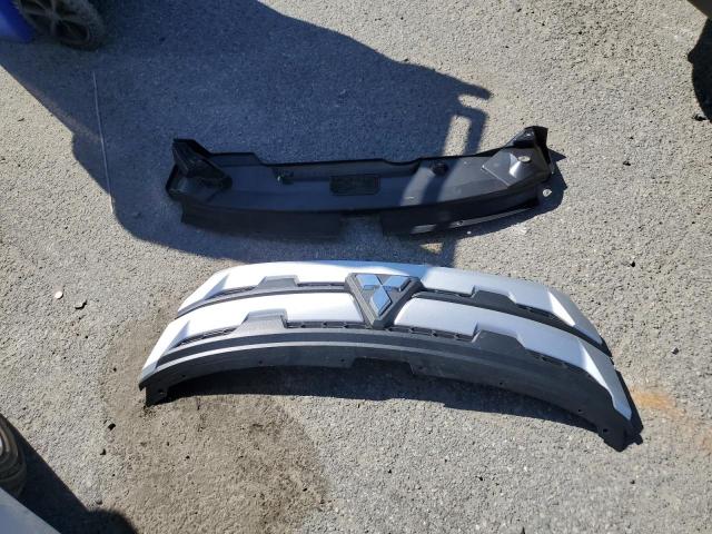 Mitsubishi Outlander S Image 10