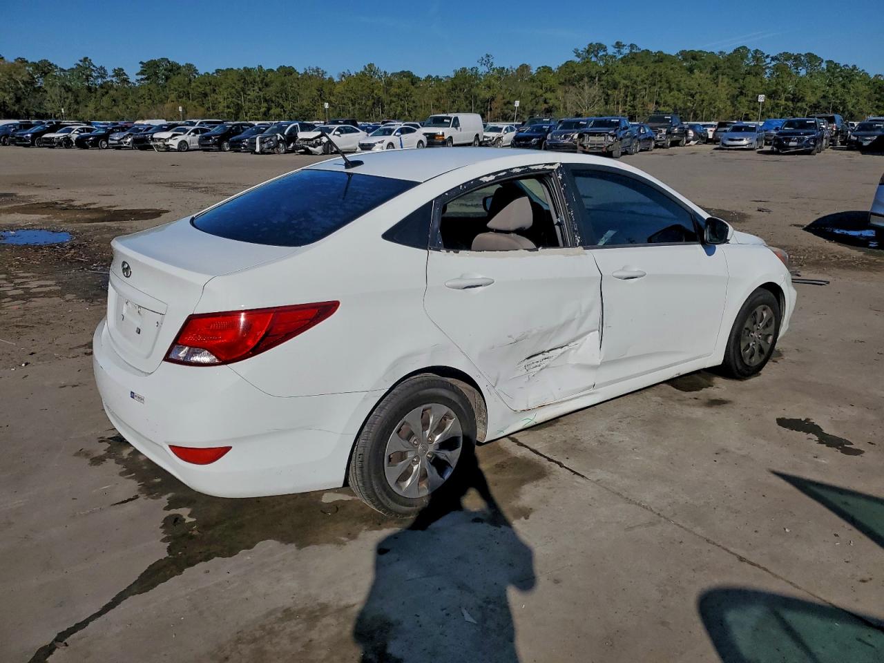 Hyundai ACCENT Se Image 4