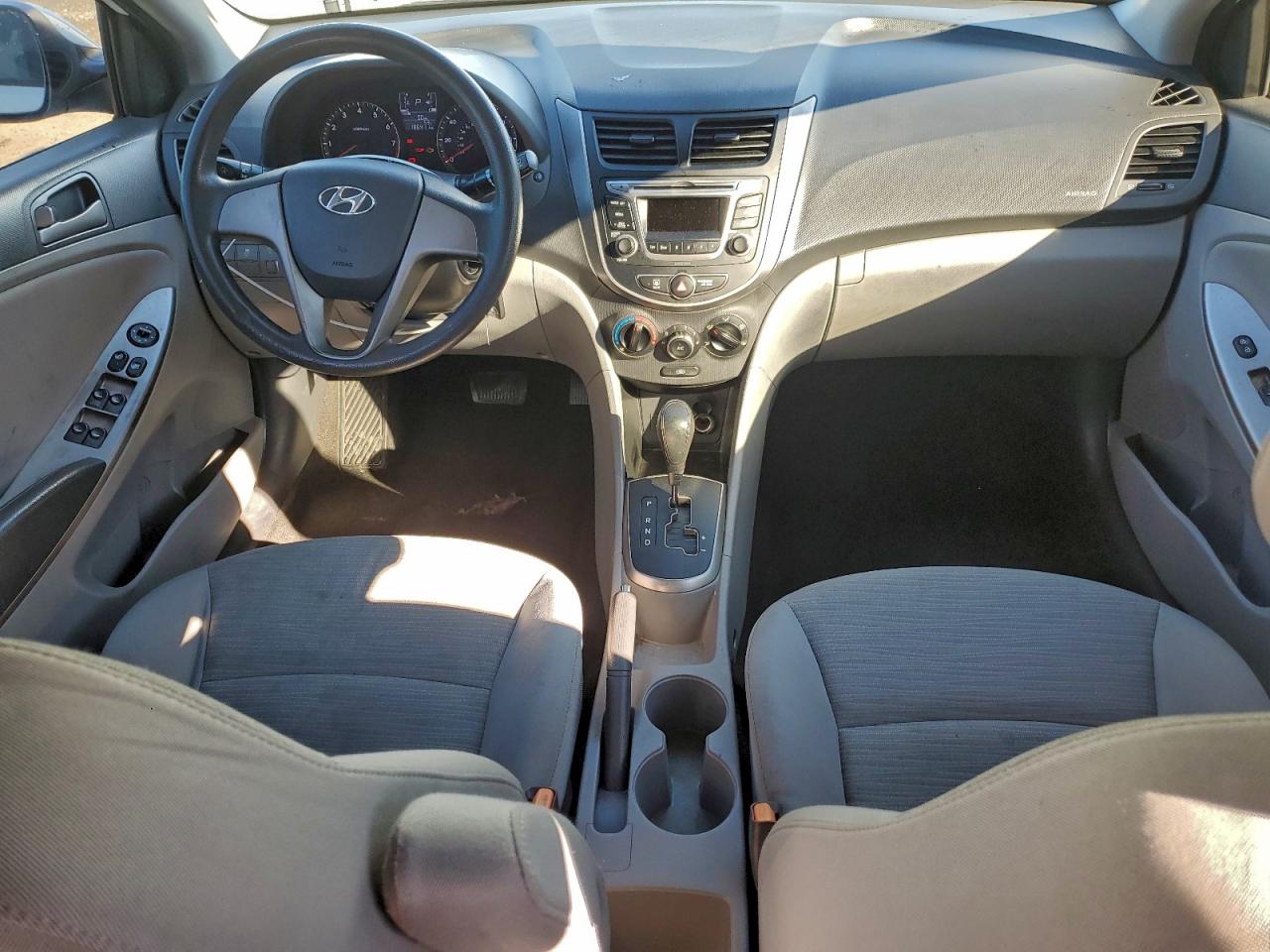 Hyundai ACCENT Se Image 12