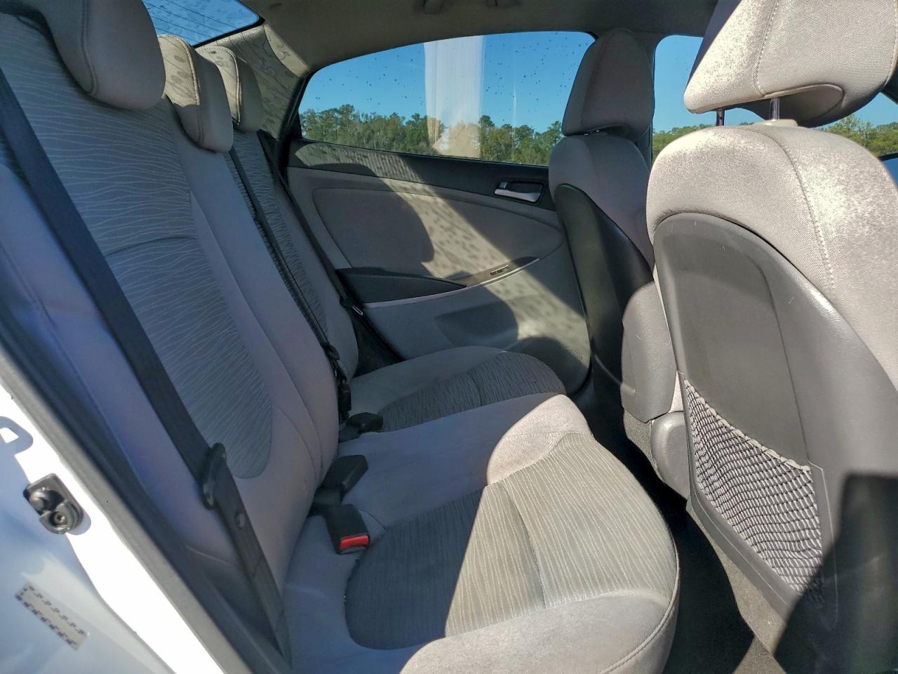 Hyundai ACCENT Se Image 10