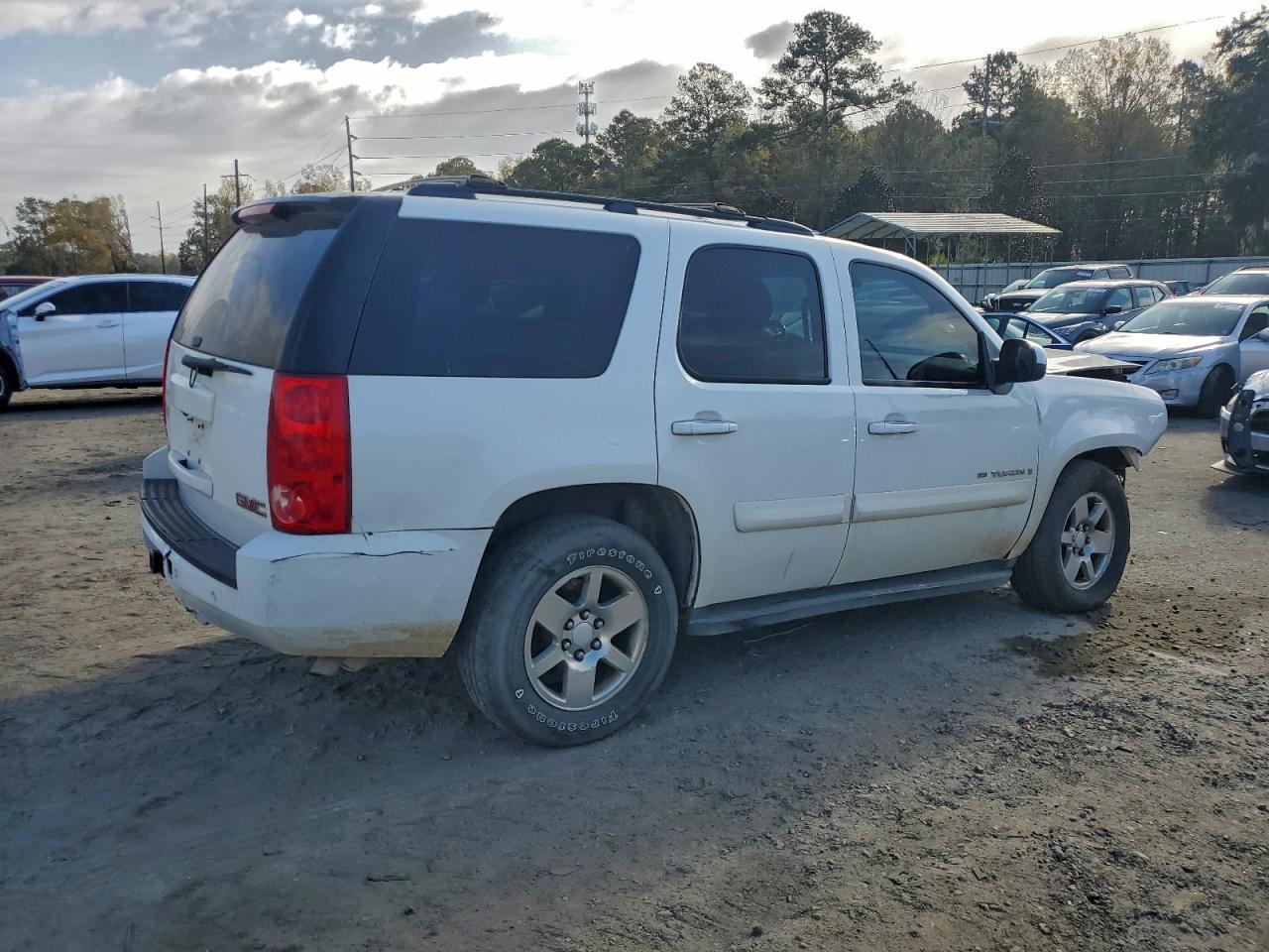 GMC Yukon Sle Image 7
